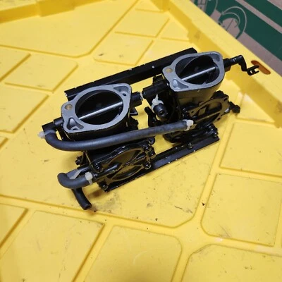 Estante de montaje de carburadores Keihin dobles Kawasaki JetSki 750sxi Zxi750 750 ZXI Sxi Foto 1 de 3