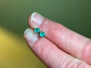 Brand New 14k White Gold 0.32 ctw Natural Emerald Stud Earrings - Picture 1 of 9