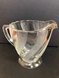 VINTAGE MITTE DES 20. JAHRHUNDERTS JEANNETTE GLAS SAHNEKÄNNCHEN - 5" HOCH - Zuckerstangenmuster - Bild 1 von 4