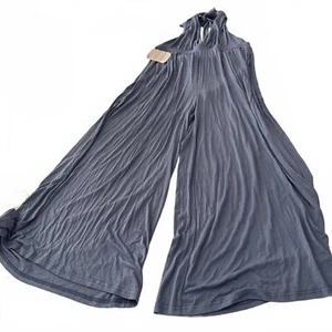 Chic Halter Neck Jumpsuit - Perfect for Any Occasion - Picture 1 of 5