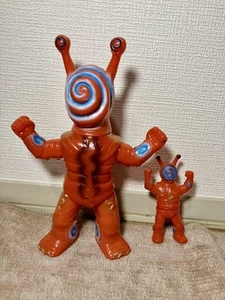 Medicom Toy Sofubi Toei Retro Orange Snail (New Color) - Picture 1 of 3