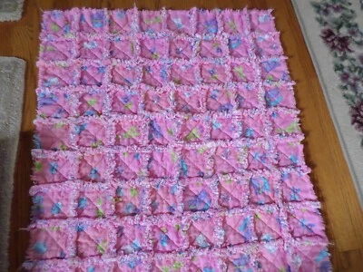 Edredón de trapo de tela Barbie rosa.  Acabado cálido y acogedor 34" X 30" My Kitty tiene uno 2 Foto 1 de 4