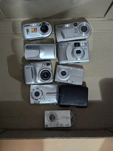 job lot Of 9 DEFECTIVE Digital Cameras - Imagen 1 de 2