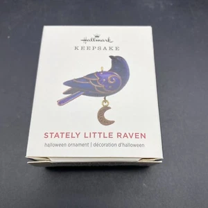 2019 Hallmark Miniature Halloween Ornament - Stately Little Raven A5 - Picture 1 of 6