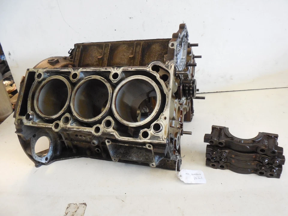 01-05 Mercedes Benz W203 C240 2.6L M112 Sedan Bare Engine Block Motor Assy - Image 1 of 4