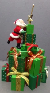 HALLMARK GUARDABOSQUES ADORNO DE NAVIDAD EL JUEGO DE APERTURA UNA TRADICIÓN FAMILIAR DIVERTIDA - Imagen 1 de 4