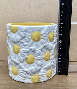 NEXT HOME Embossed White Yellow Daisy Ceramic Planter 15cm BRAND NEW WITH LABEL - Picture 1 of 9