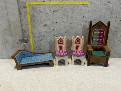Lote de muebles de castillo Kid Kraft trono de madera, 2 sillas y salón de persecución Foto 1 de 4