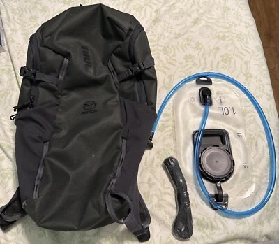 Thule AllTrail X 15L Obsidian logotipo da empresa em excelente estado usado Mazda com bexiga 1.0l - Imagem 1 de 4