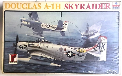 ESCI DOUGLAS A-1H SKAYRAIDER MODEL KIT 4045 SIGILLATO MADE IN ITALY VINTAGE '80s - Immagine 1 di 4