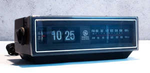 Sveglia radio vintage anni 80 General Electric flip clock 7-4305F FUNZIONANTE - Foto 1 di 6