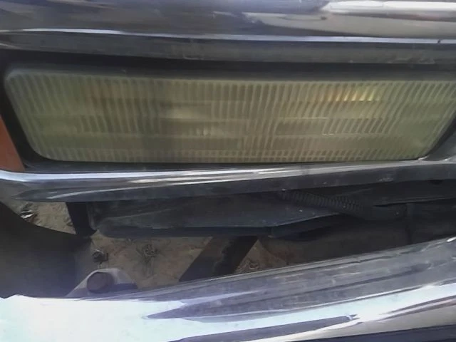 Luz de señal de giro de estacionamiento derecho Chevy C/K 1500 1994-1999 debajo de los faros descoloridos Foto 1 de 1