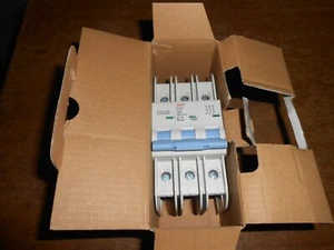 NEW Dayton 240V 1 Pole 10A 3P Circuit Breaker 33V904 - Picture 1 of 2