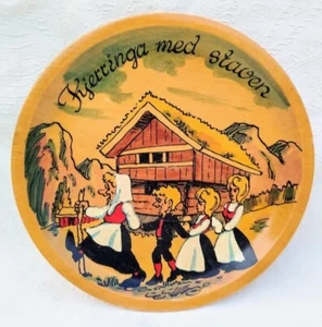 Appendiabiti da parete vintage in legno Norvegia - Kjerringa med Staven - La vecchia signora con il bastone - Foto 1 di 4