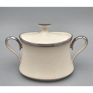 Lenox Solitaire (Ivory) Sugar Bowl & Lid Pre-owned Good Condition - Picture 1 of 5