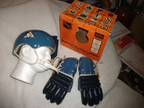 VINTAGE PITTSBURGH PENGUINS NHL YOUTH UNIFORM SET,HELMET GLOVES & BOX ,RAWLINGS Cover