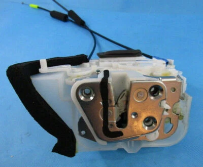 Actuador de bloqueo de pestillo de puerta del conductor trasero izquierdo Subaru Impreza 2008-2011 OEM Foto 1 de 4
