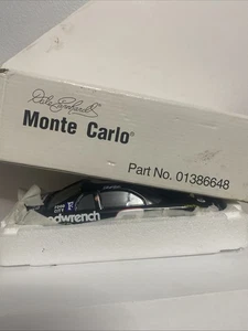 DALE GAINHARDT SR 1996 MONTE CARLO REVELL SCALA 1/24 PARTE #01386648 NASCAR NUOVO CON SCATOLA  - Foto 1 di 10
