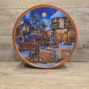 Embossed Christmas Holiday Station Jacobsens Bakery Metal Cookie Tin (Empty) - Bild 1 von 10