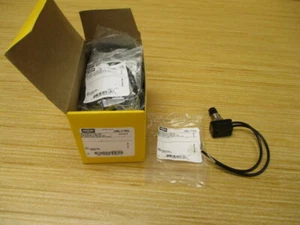 Hubbell HBL11WL Specialty Switch (Pack of 10) - Picture 1 of 5