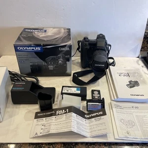 Olympus Camedia E-20n 5.0 Megapixel Camera, B-HDL 10 battery holder, B-20LPC - Picture 1 of 24