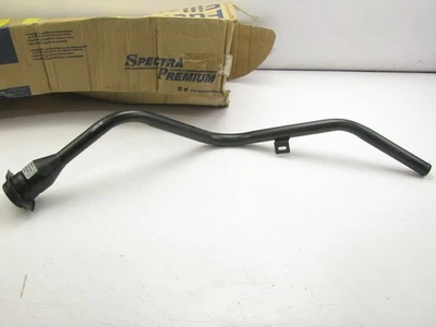 Pescoço de enchimento do tanque de combustível Spectra FN559 para 1999-2005 Chevrolet Cavalier & Sunfire - Imagem 1 de 3
