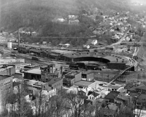 B&O Railroad Grafton WV Roundhouse Shops 1977 Vista aérea 8x10 foto - Imagen 1 de 1