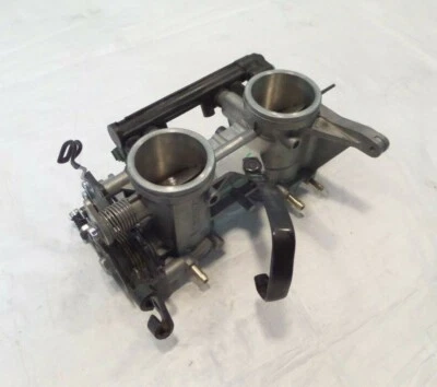 Carrocería del acelerador Kawasaki Versys 650 Vulcans S colector de admisión de aire bastidor e inyectores Foto 1 de 4