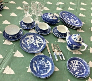 Vintage BLUE WILLOW Childs Tea Set Pieces - Picture 1 of 13