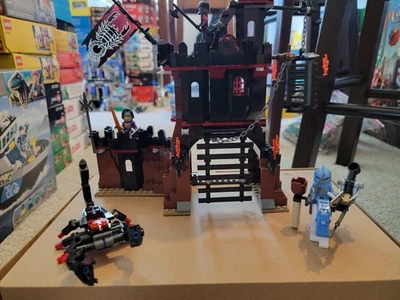 Lego 8876 Knights' Kingdom II Scorpion Prison Cave 100% Complete + Instructions - Image 1 of 4