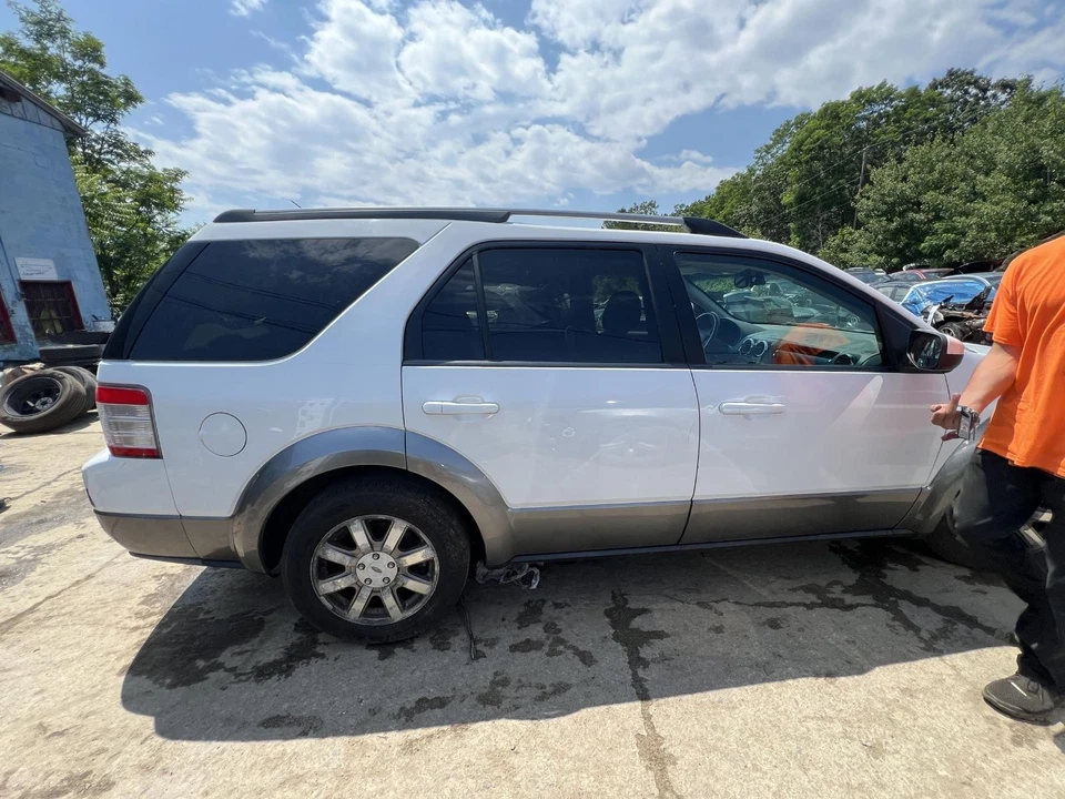 Quarter Panel Moulding FORD TAURUS X Right 08 - Image 1 of 1