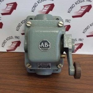 Allen-Bradley 801-ASC1411 Ser. A Roller Lever Limit Switch - Picture 1 of 3