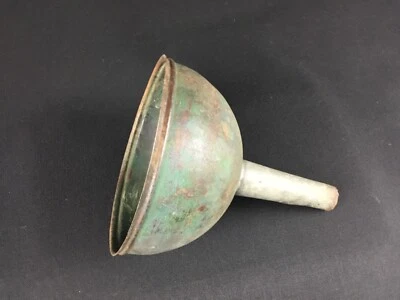 Grand entonnoir ancien garage automobile tôle galvanisée - Photo 1/4