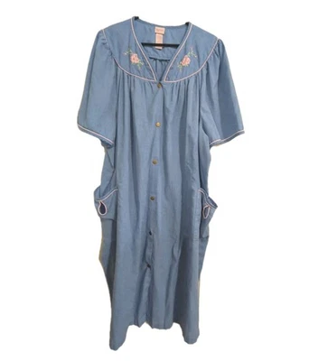 Bata de mujer Secret Treasures azul con flores bordadas rosas manga corta 3X Foto 1 de 4