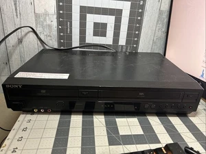 Sony SLV-D380P Lettore Combo DVD VHS Videoregistratore Videoregistratore No Telecomando - TESTATO - Foto 1 di 18