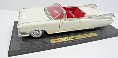 1/18 Maisto 1959 Cadillac Eldorado Biarritz white PARTS OR REPAIR #MC5-4 - Image 1 of 4