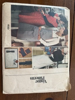 Vintage Vogue Pattern #1450: Apron and Oven Mitts - Image 1 of 4