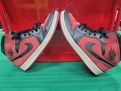 Talla 11- Nike Air Jordan 1 Mid Banned 2018 Foto 1 de 4