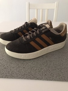 adidas marrones