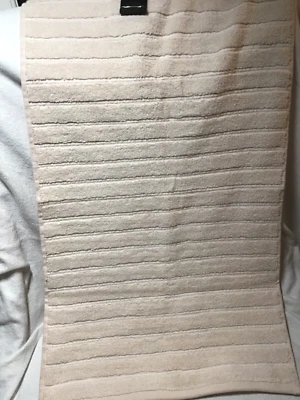 VERA WANG HAND TOWEL GEO STITCH BLUSH 100% COTTON NWT - Image 1 of 3