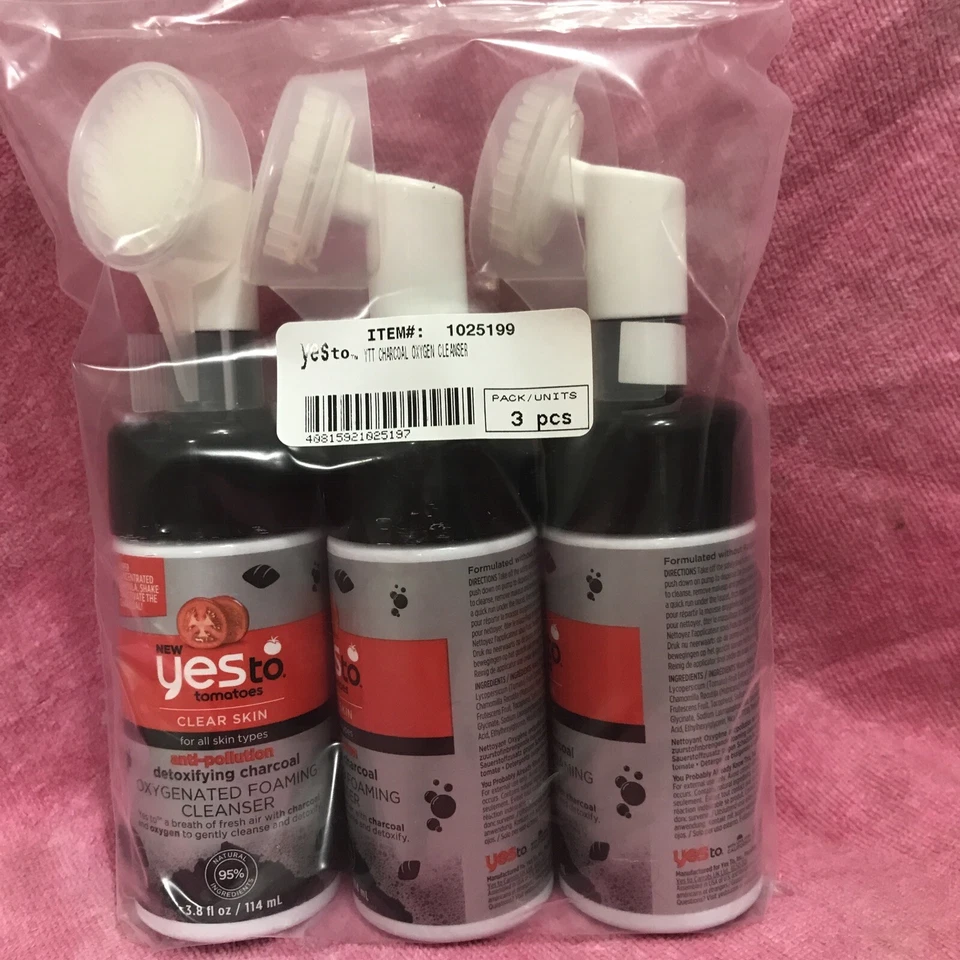 Limpiador facial desintoxicante de carbón para piel transparente Yes To To Tomatoes paquetes de 3,8 oz x 3 Foto 1 de 2