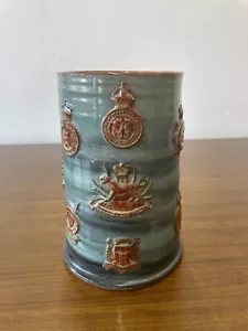 Tanque de cerámica grande lanzado a mano Wold Studio Yorkshire Police olla de 2 pintas - Imagen 1 de 15