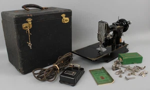 RARE 1933 Singer 221 Featherweight Scroll Front Sewing Machine + Accessories - Picture 1 of 12