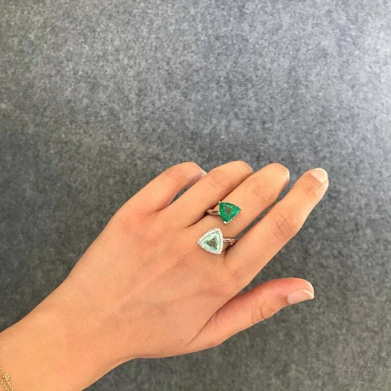 Trillion Shaped Zambian 2.55CT Esmeralda e Pariaba 1.70CT Turmalina Wrap Band - Imagem 1 de 4