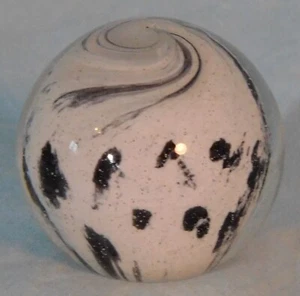 Andy Davis zeitgenössischer handgefertigter Marmor, 1 1/2" Durchmesser, #9121C - Bild 1 von 10