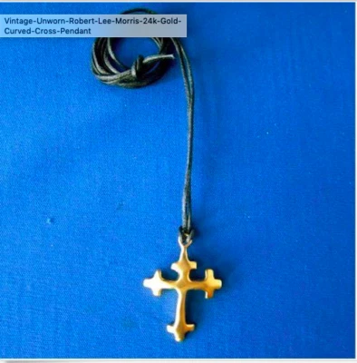 Colgante Cruz Curvada Oro 24k Robert Lee Morris De Colección Sin Usar Foto 1 de 3