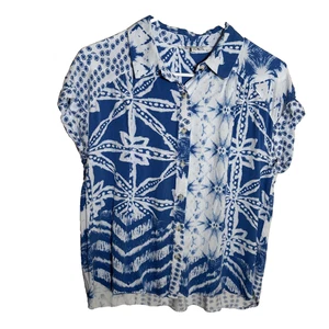 Rose & Olive Blouse Women's Small Button Up Short Sleeve Blue Printed Shirt Top - Picture 1 of 8