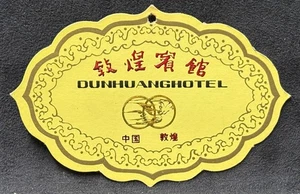 ETIQUETA DE EQUIPAJE DE CARTÓN VINTAGE DUNHUANG CHINA-DUNHUANGHOTEL - Imagen 1 de 2
