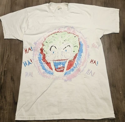 Camiseta vintage pintada a mano inspirada en Joker camiseta arte grunge estilo cómic HA HA HA Foto 1 de 4