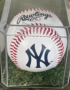 New York Yankees Rawlings 2006 Souvenir baseball collectible ball with show case - Picture 1 of 7
